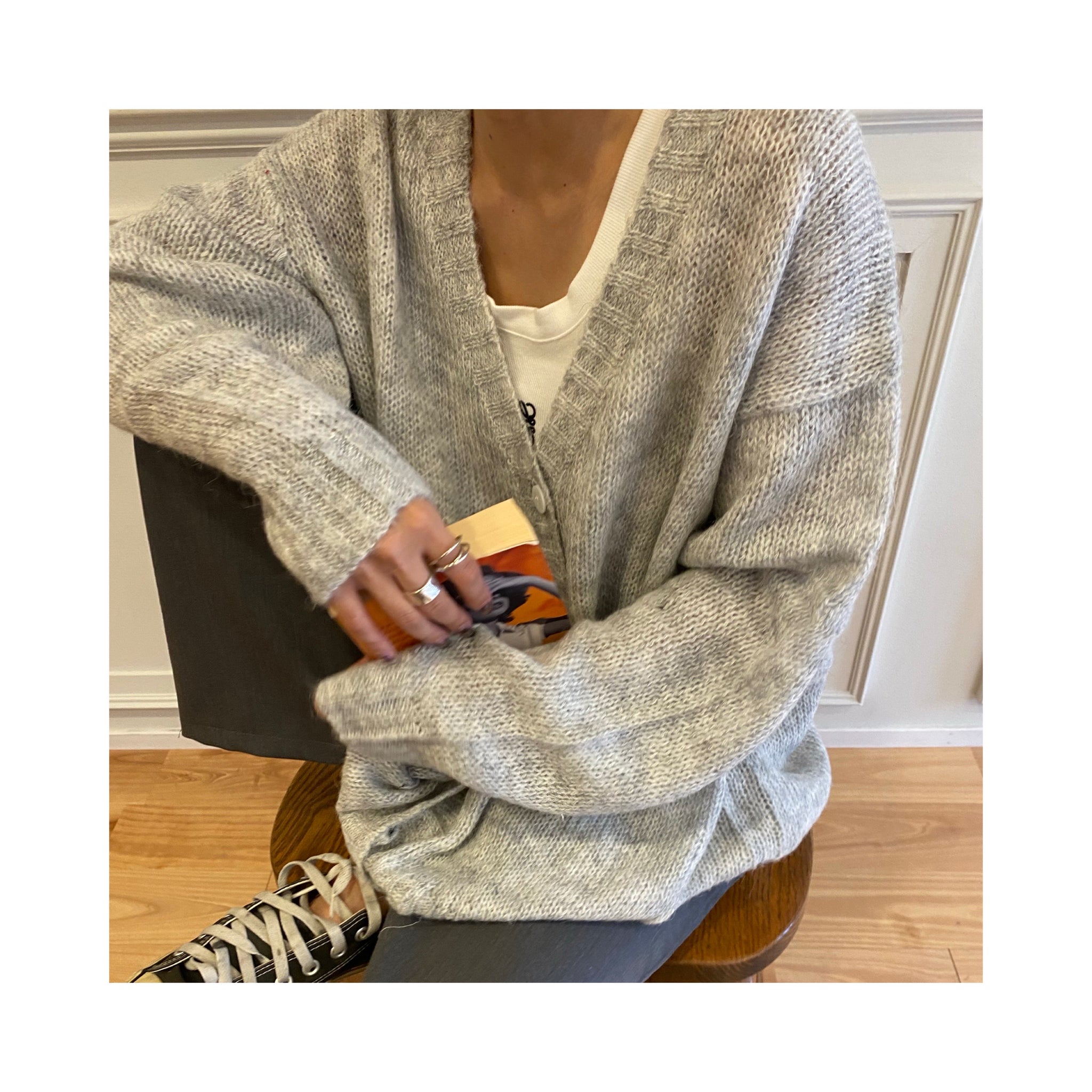 thin woolcardigan