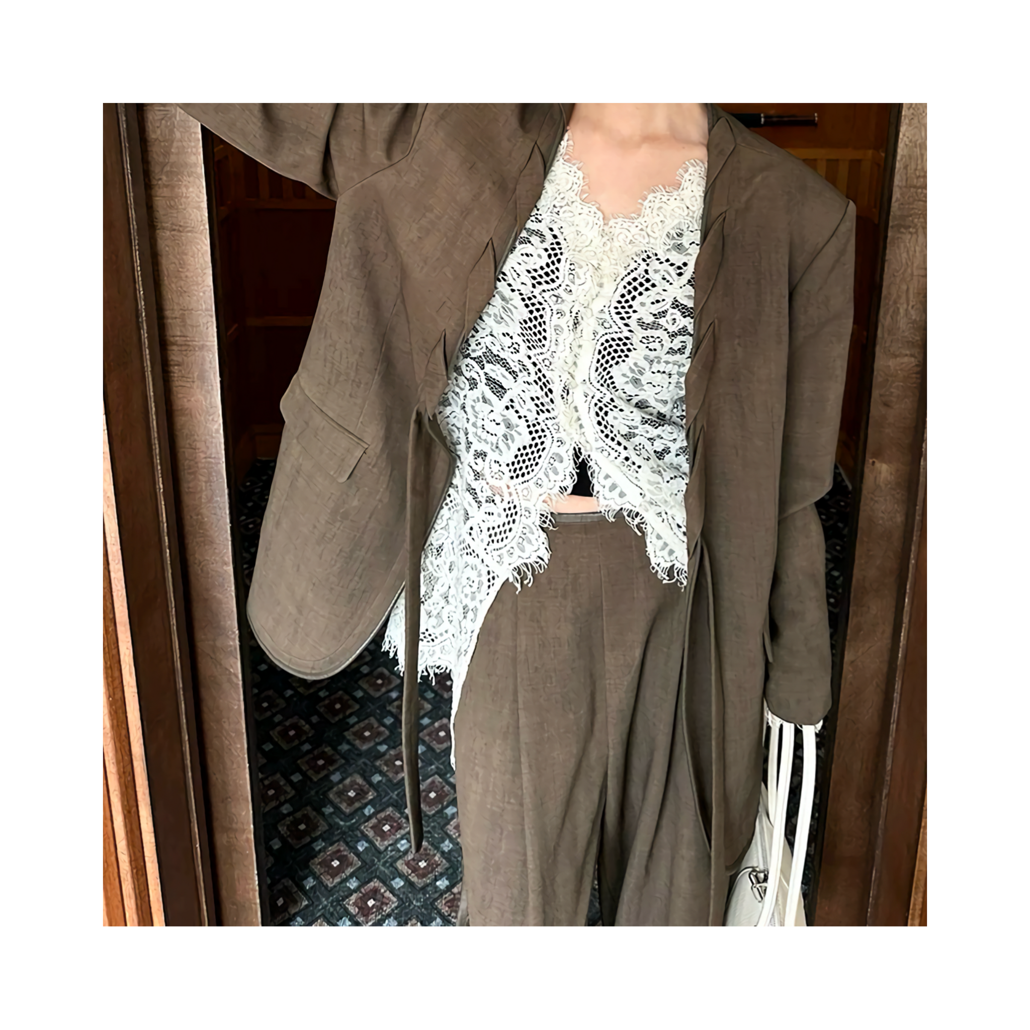 seethrou lace tops