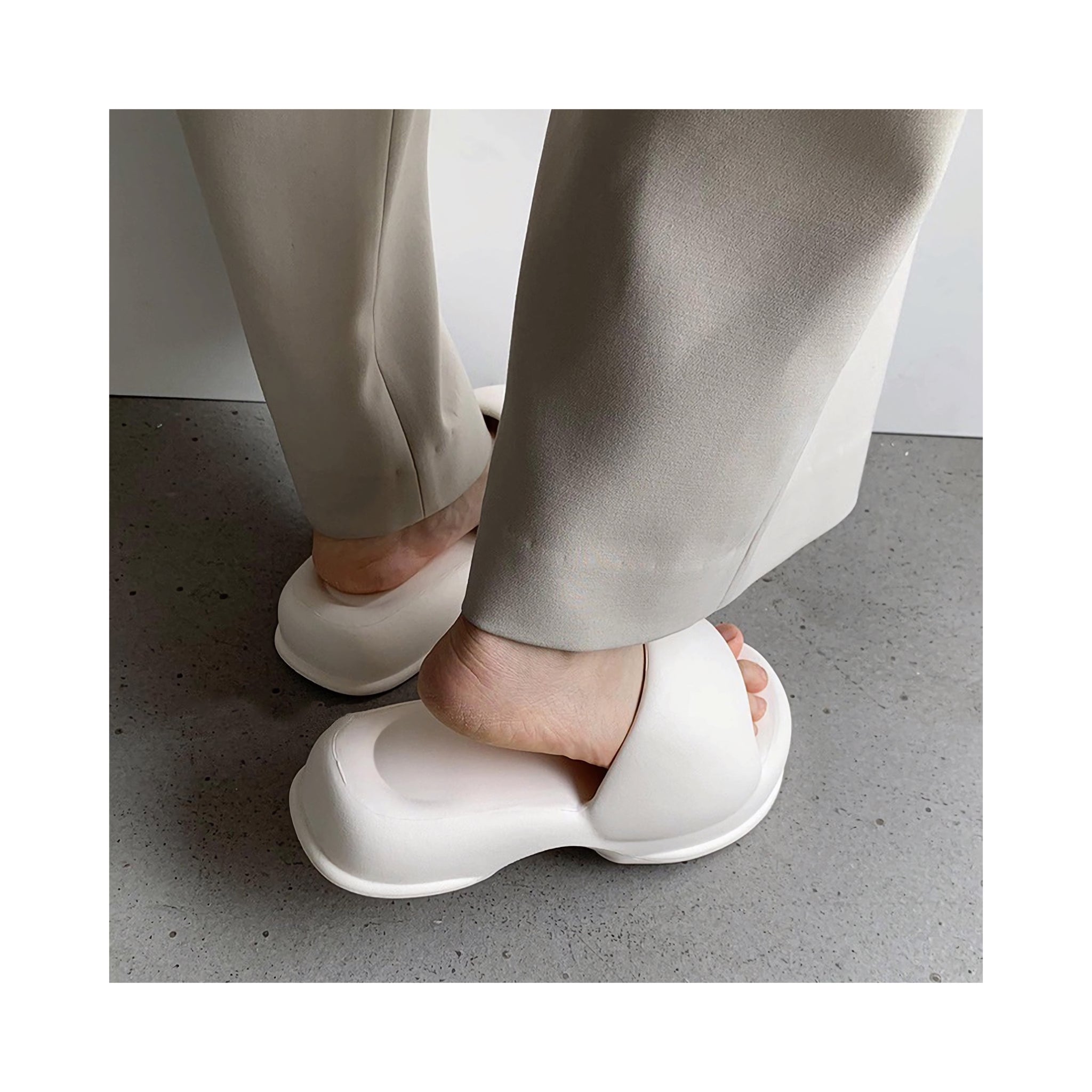 .Volume Sandal