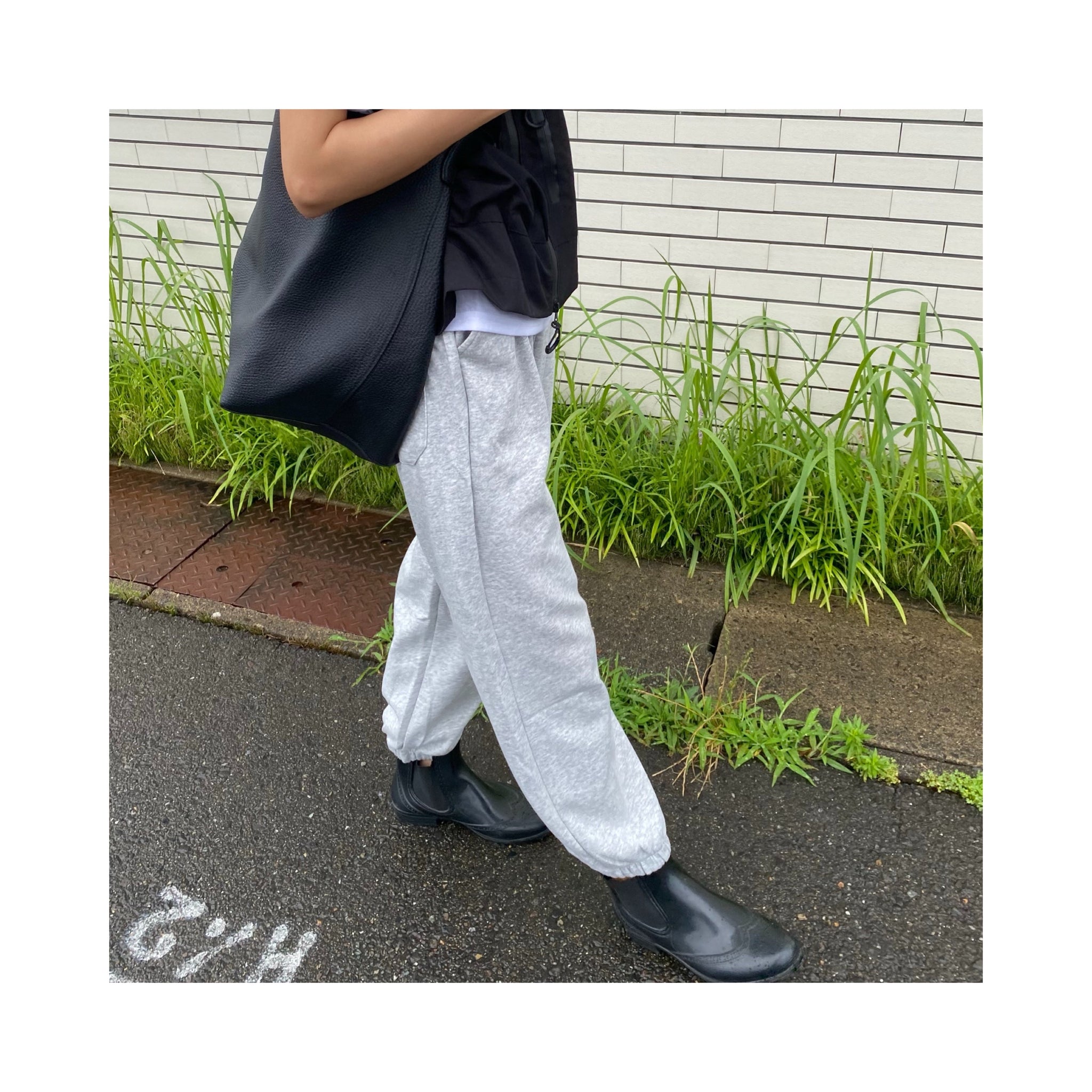 .simple sweat pants