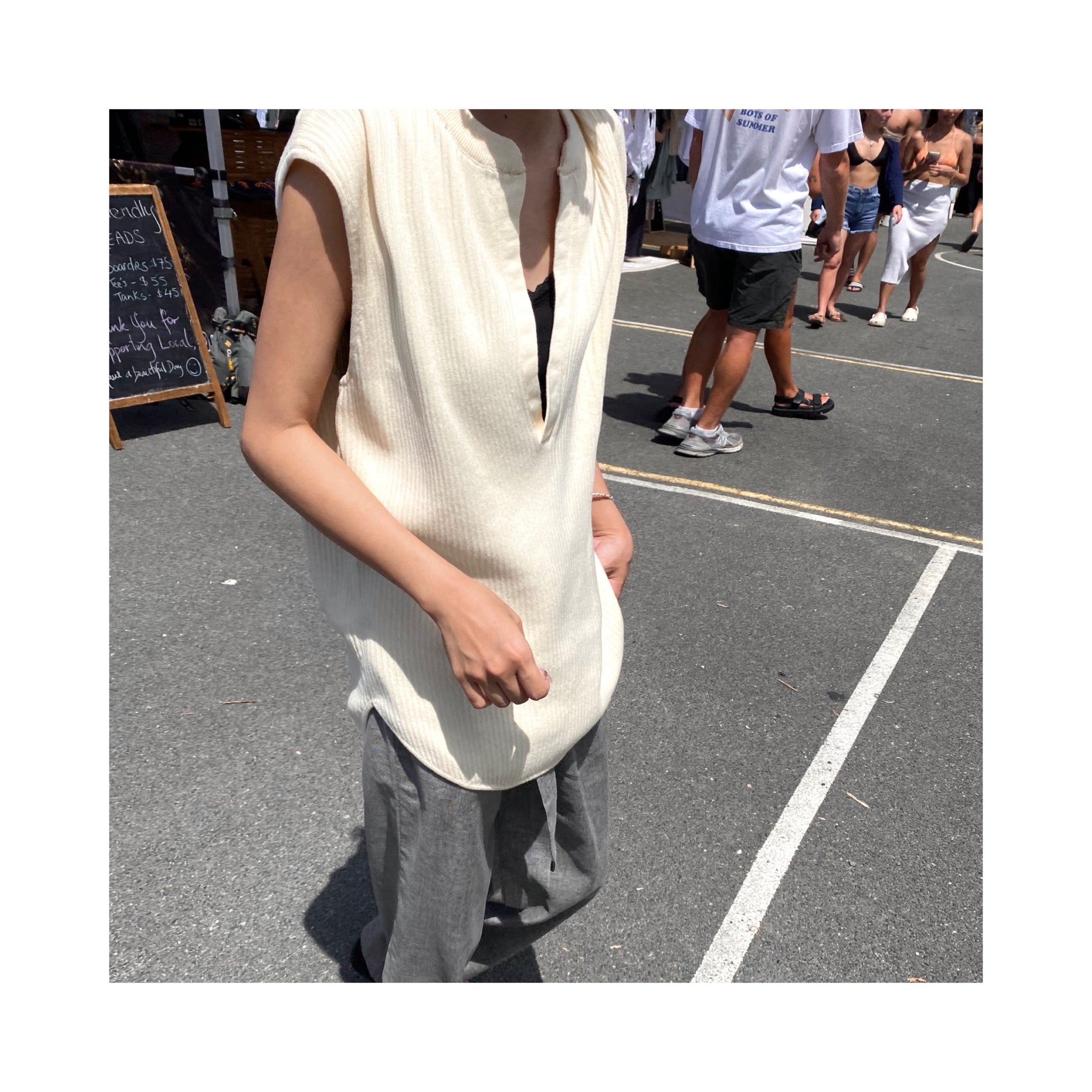 .deepVneck tops