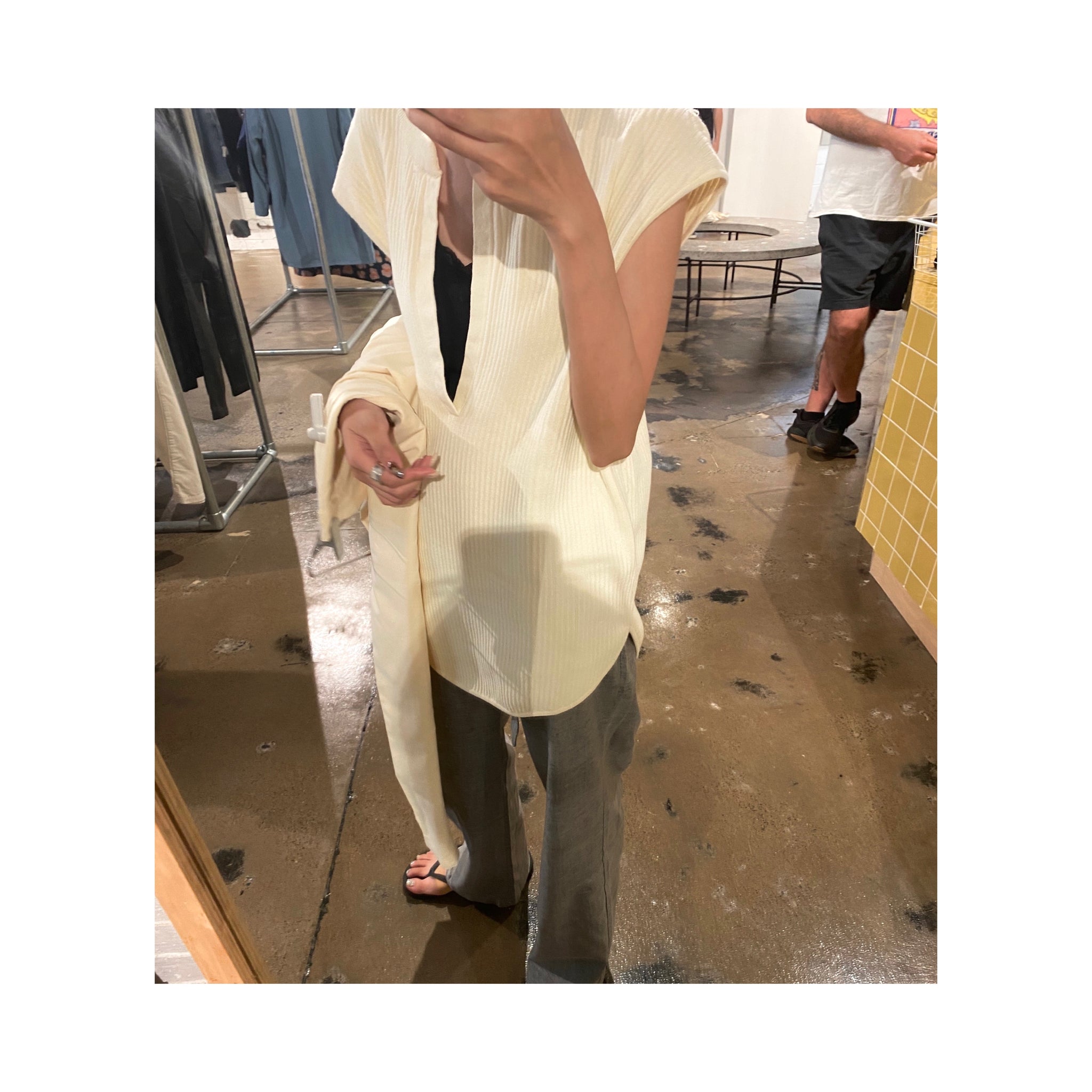 .deepVneck tops
