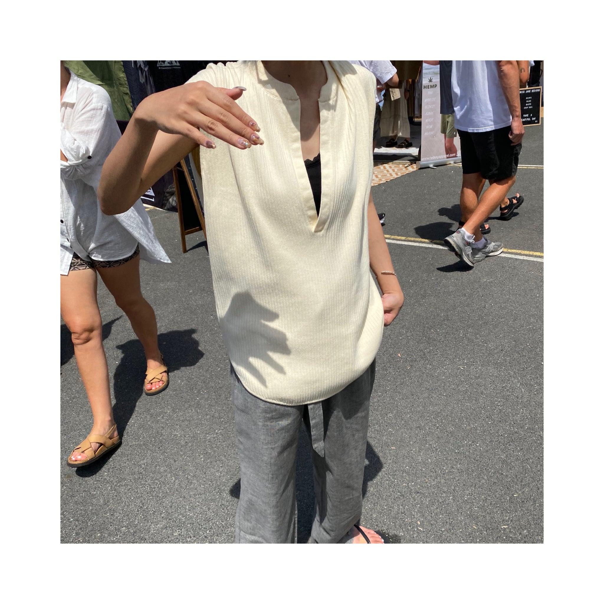 .deepVneck tops