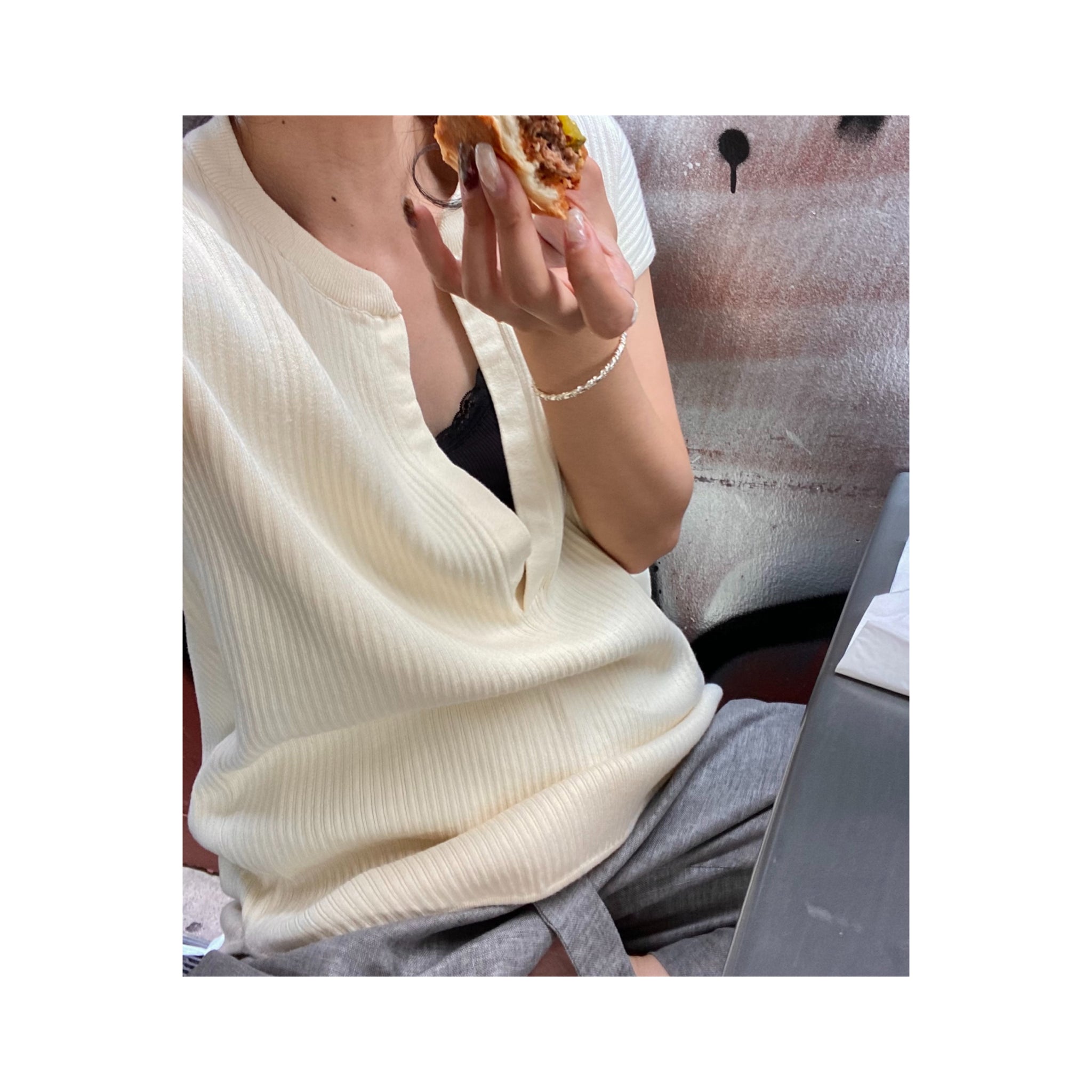 .deepVneck tops