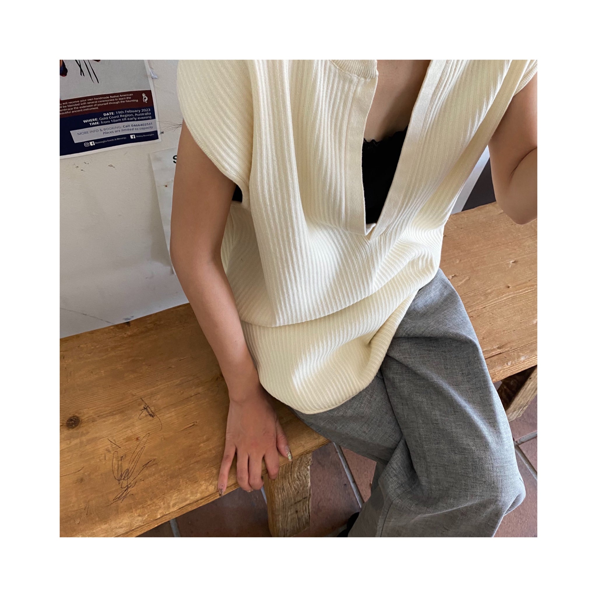 .deepVneck tops