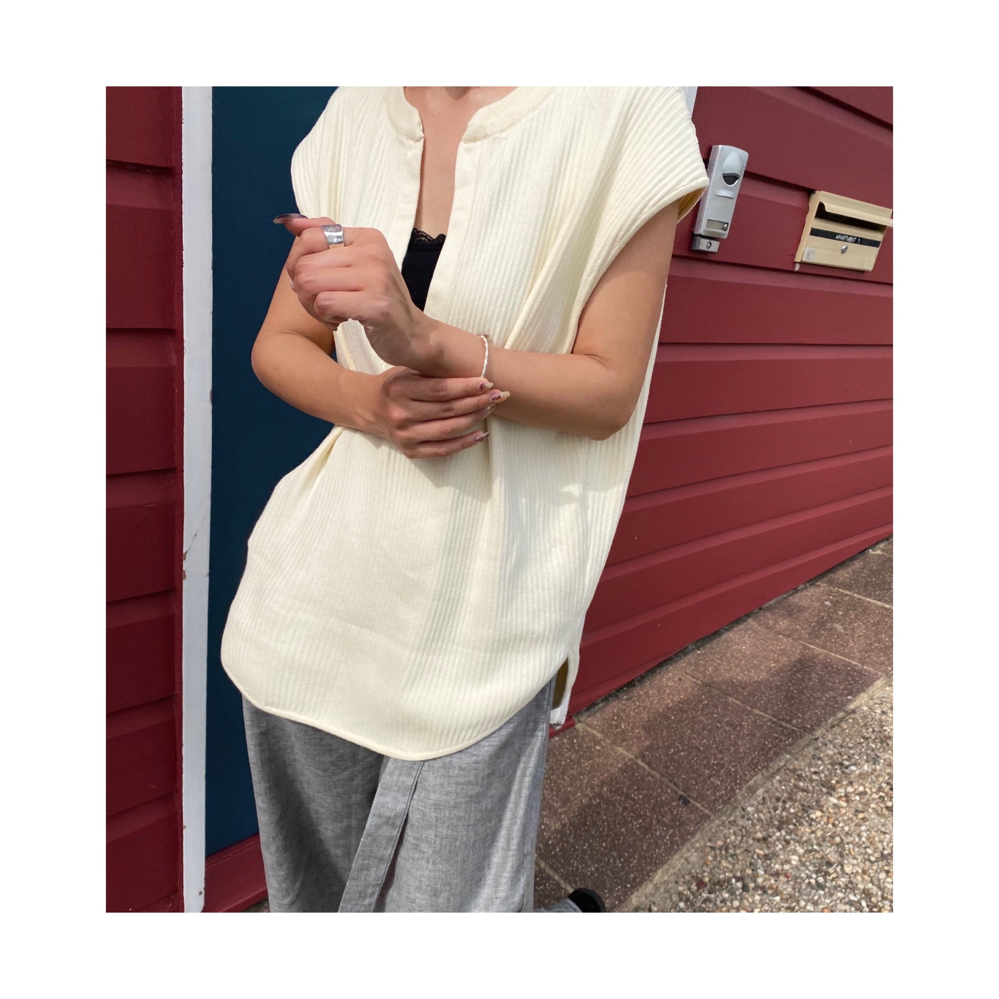 .deepVneck tops