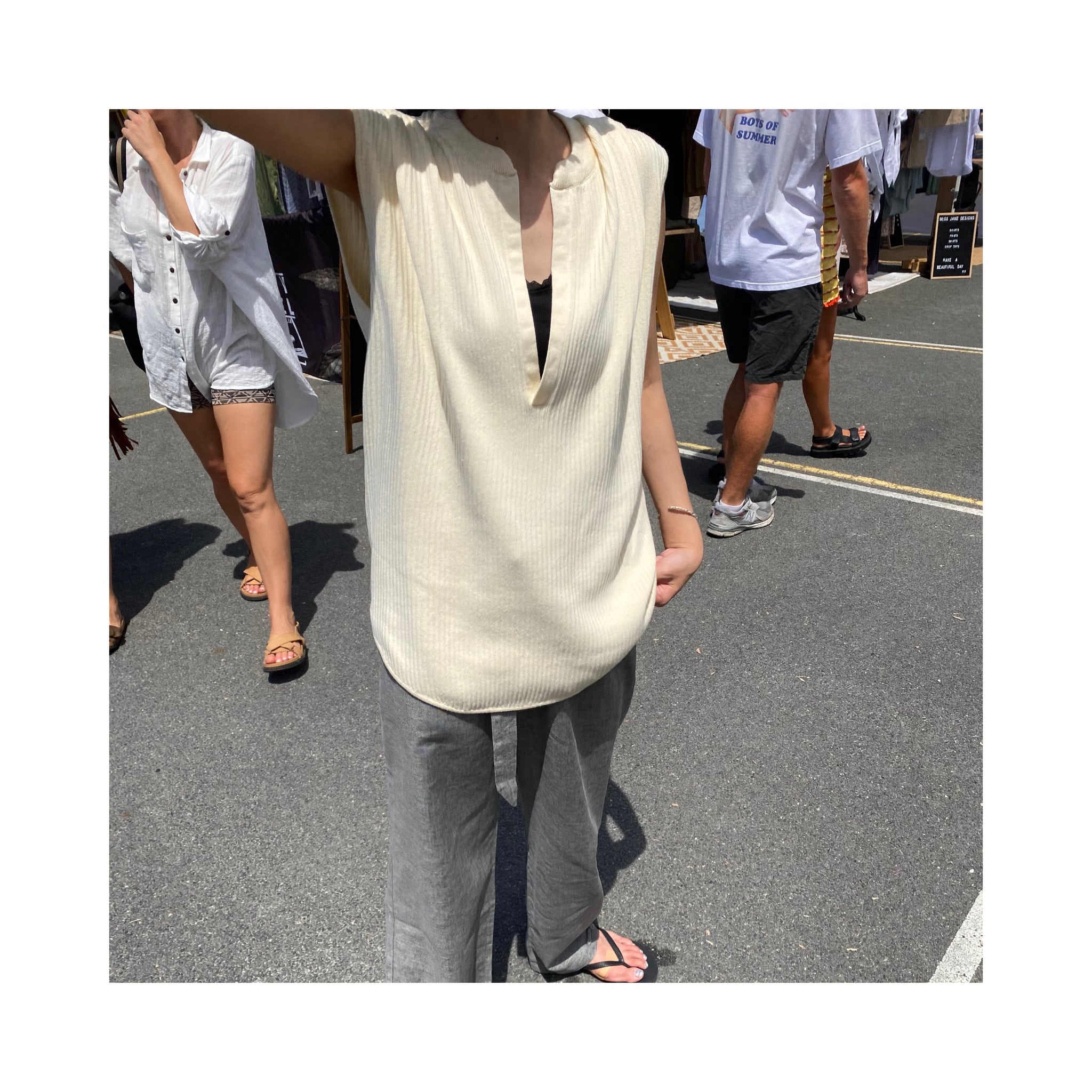 .deepVneck tops